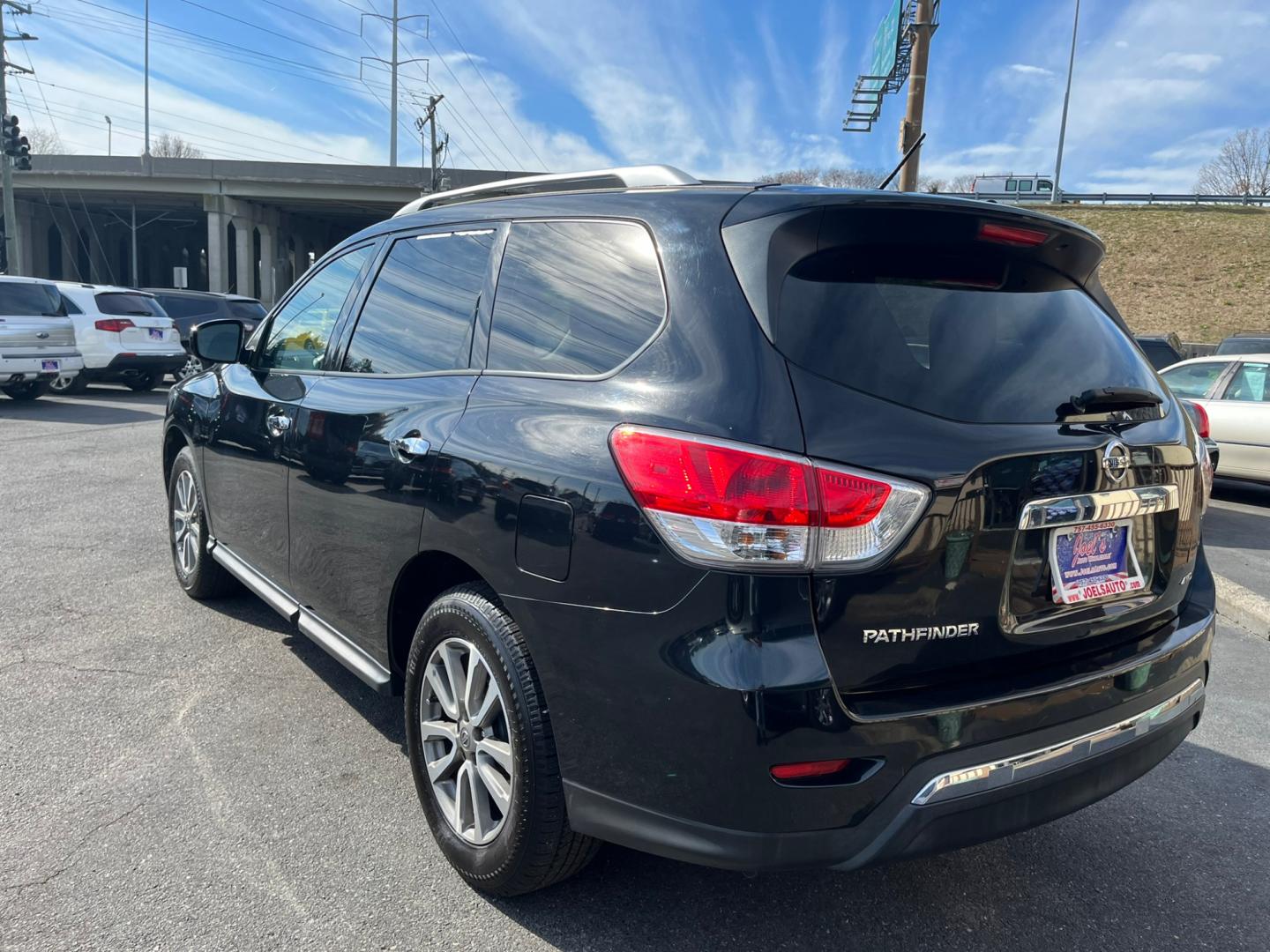 2016 Black Nissan Pathfinder SV (5N1AR2MM7GC) with an 3.5 V6 engine, Automatic transmission, located at 5700 Curlew Drive, Norfolk, VA, 23502, (757) 455-6330, 36.841885, -76.209412 - Photo#5